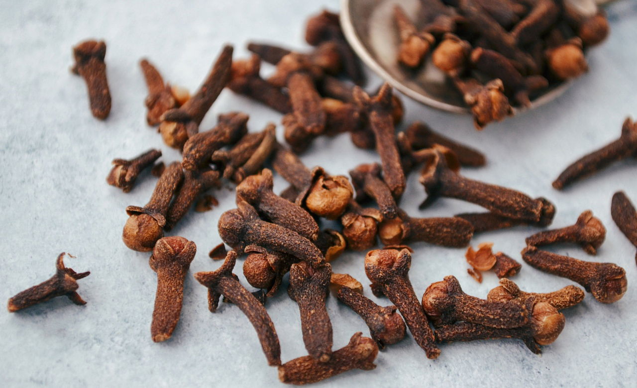 Surprising Benefits of Chewing Cloves Daily