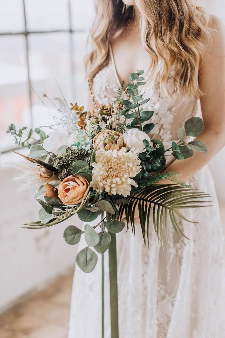 Beach Wedding Bouquets: Fresh Looks for Warm Weather Ceremonies