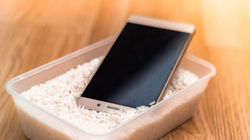 How to Rescue a Drowned Cell Phone, What to do If Your Phone Gets Wet?